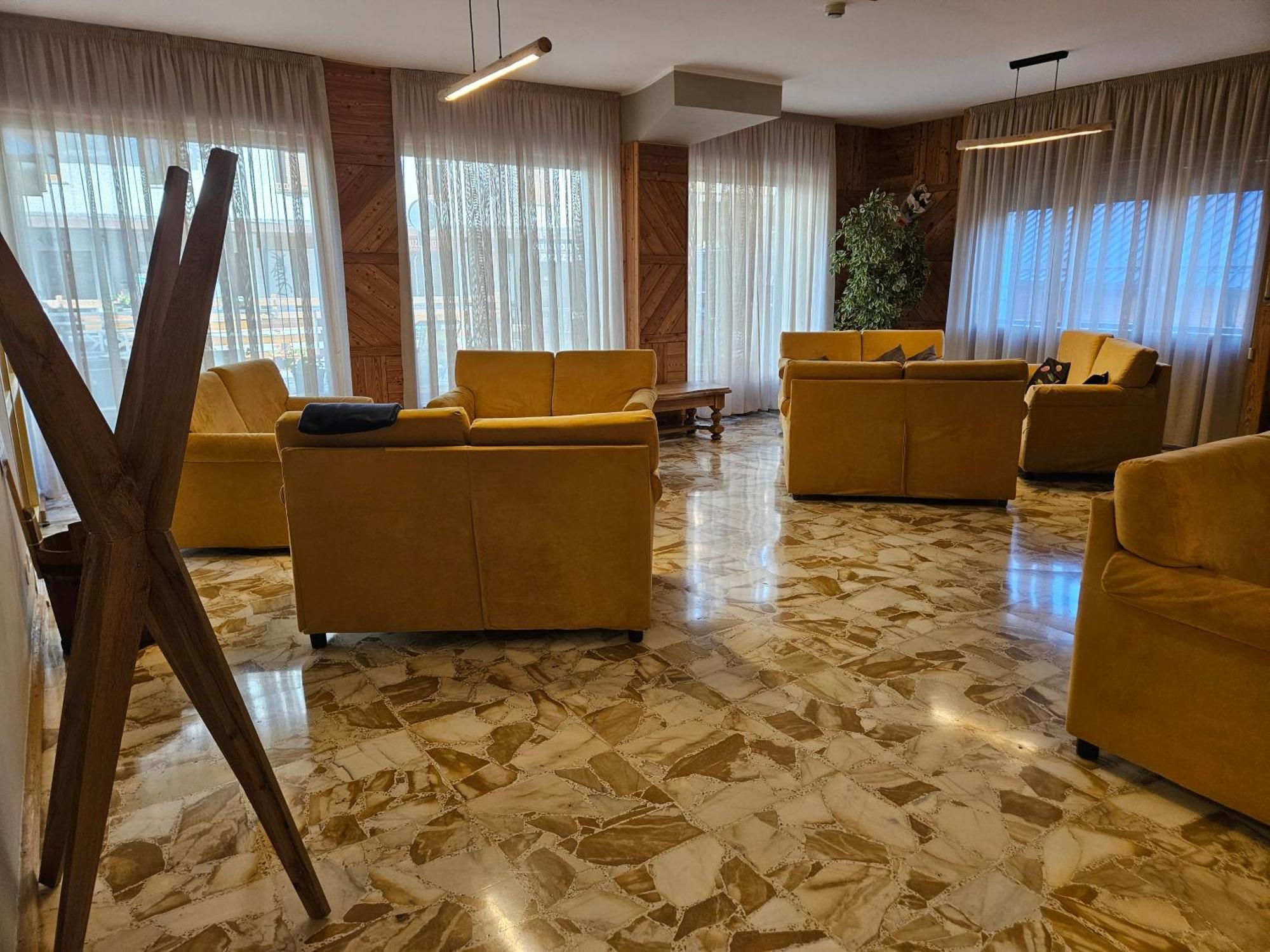 Hotel Holiday Debili Oulx エクステリア 写真