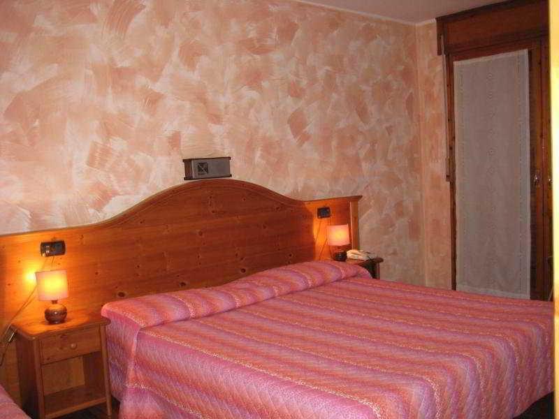 Hotel Holiday Debili Oulx エクステリア 写真